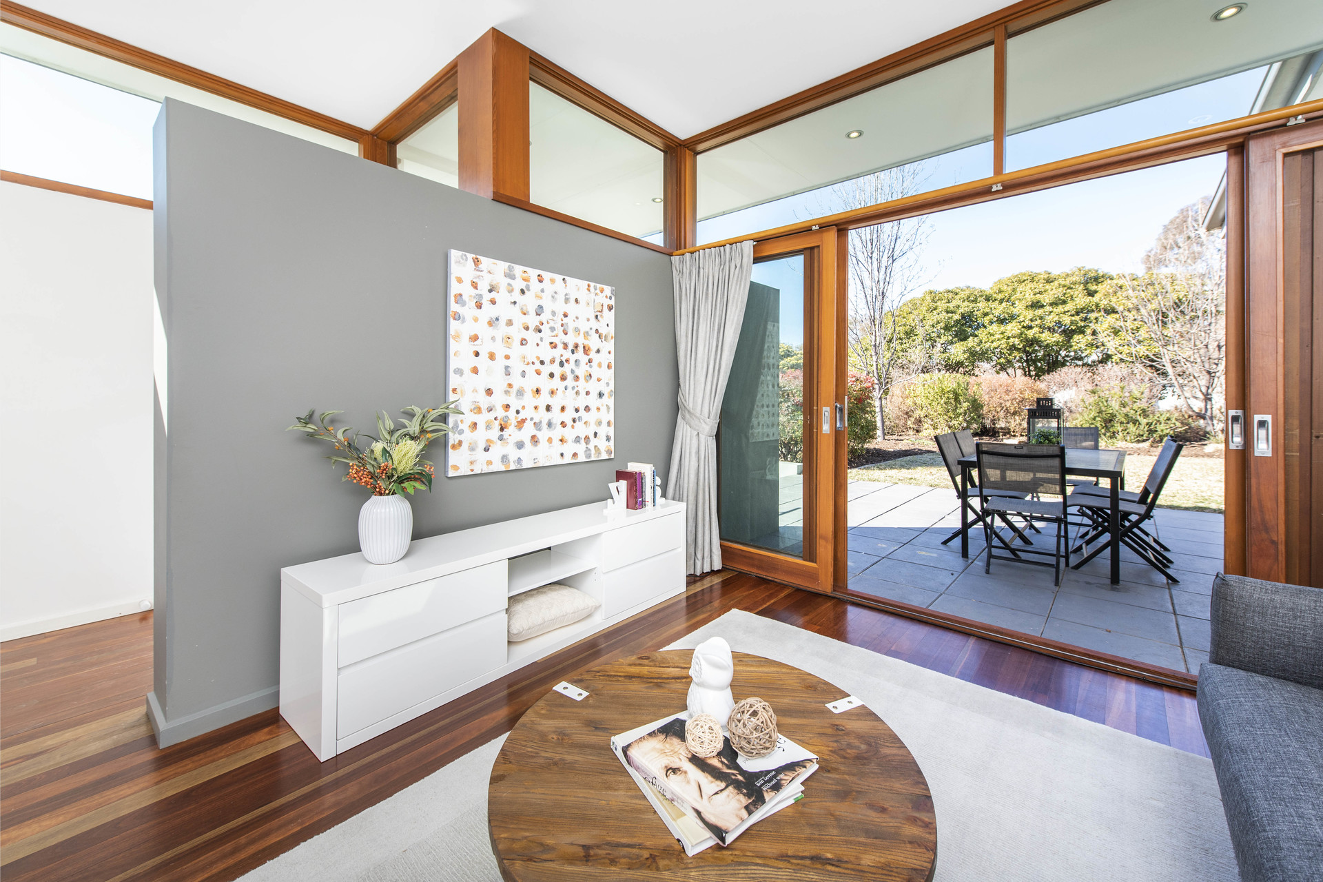 27 Charteris Crescent, CHIFLEY ACT 2606, Chifley - Thumbnail 2