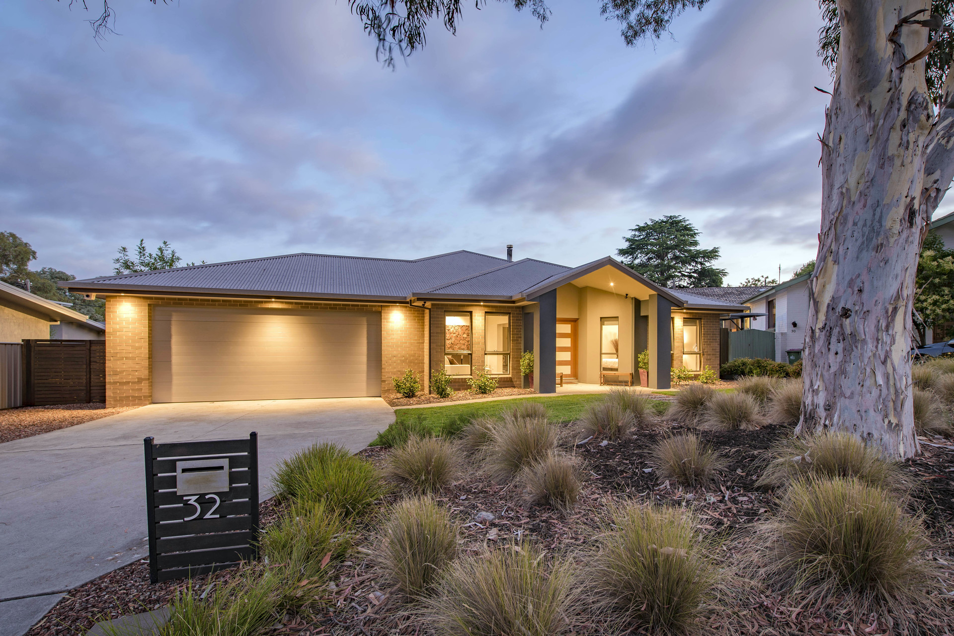 32 Charteris Crescent, CHIFLEY ACT 2606, Chifley - Thumbnail 2