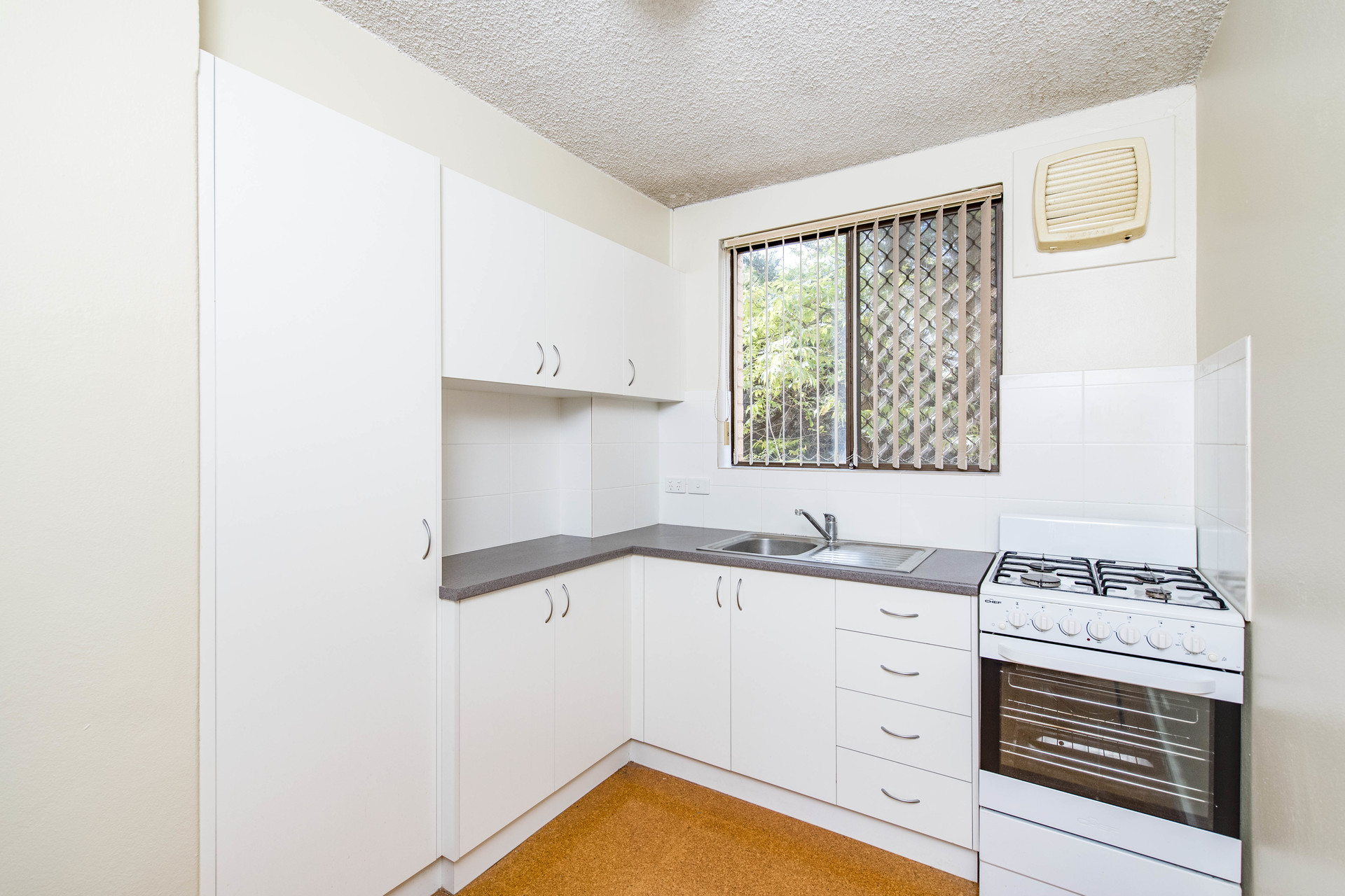 8/2 Walsh Place, CURTIN ACT 2605, Curtin - Thumbnail 2