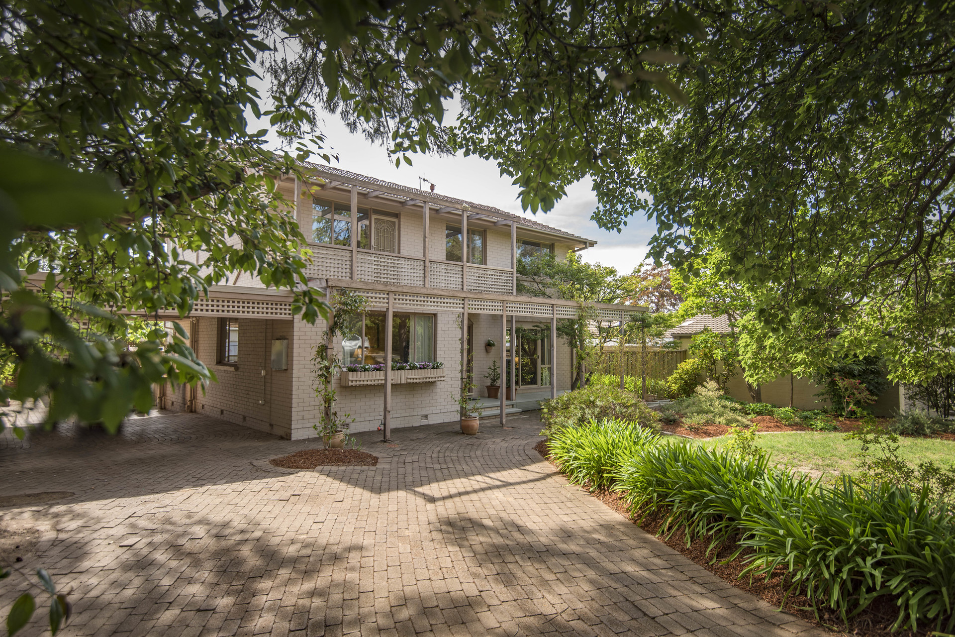 115 Hopetoun Circuit, YARRALUMLA ACT 2600, Yarralumla - Thumbnail 2