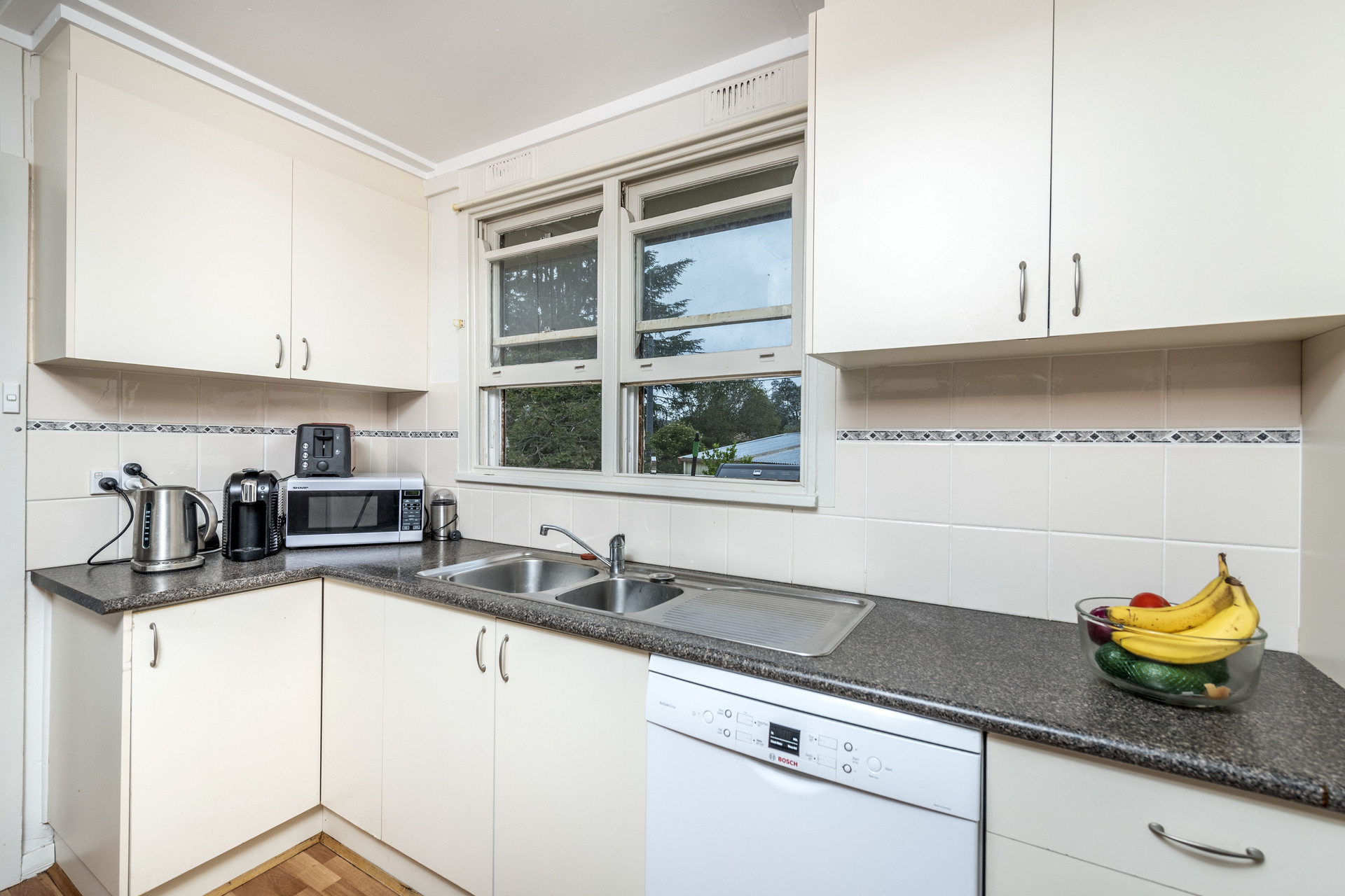 16 Schomburgk Street, Yarralumla ACT 2600, Yarralumla - Thumbnail 6