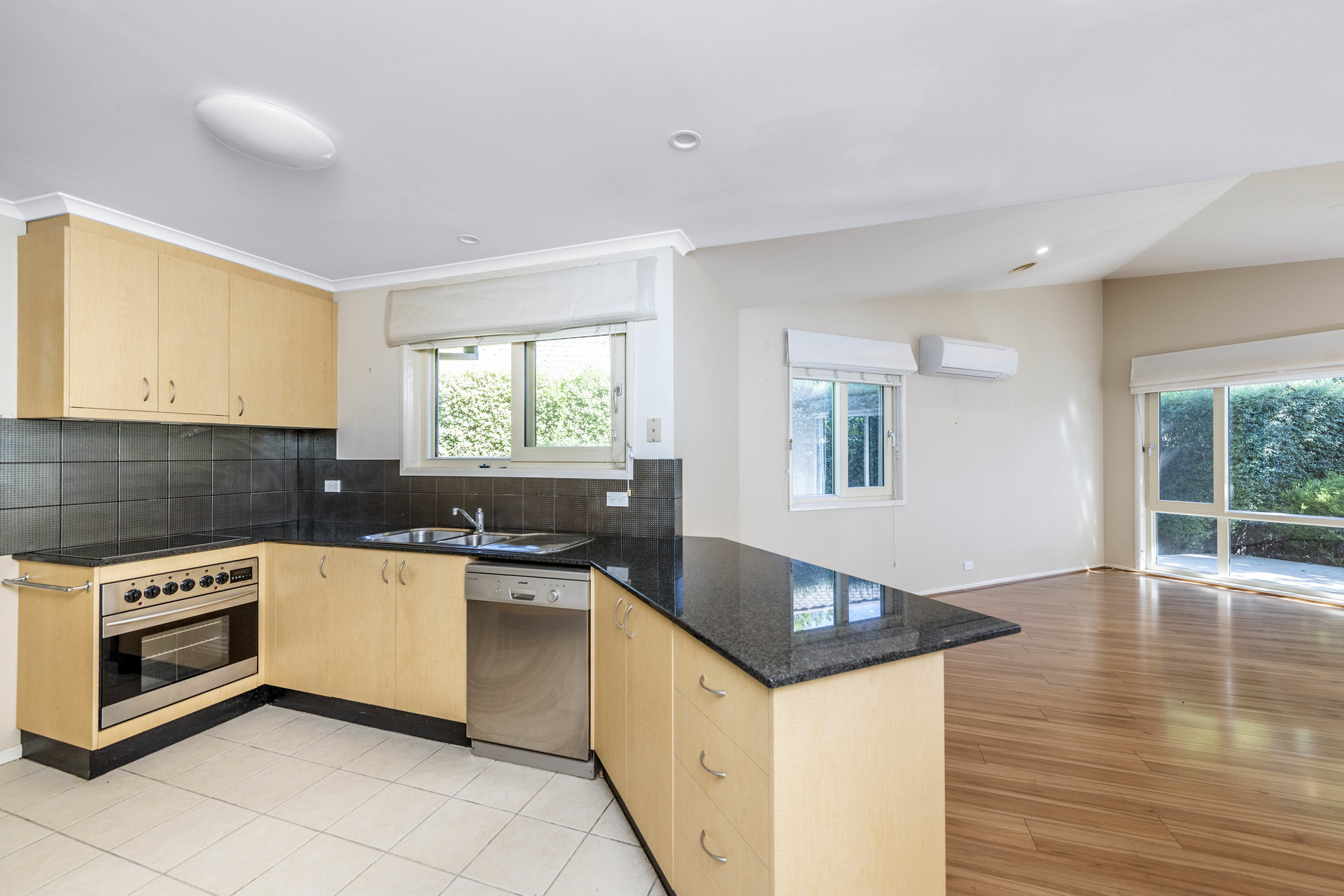 51 Throssell Street, CURTIN ACT 2605, Curtin - Thumbnail 3