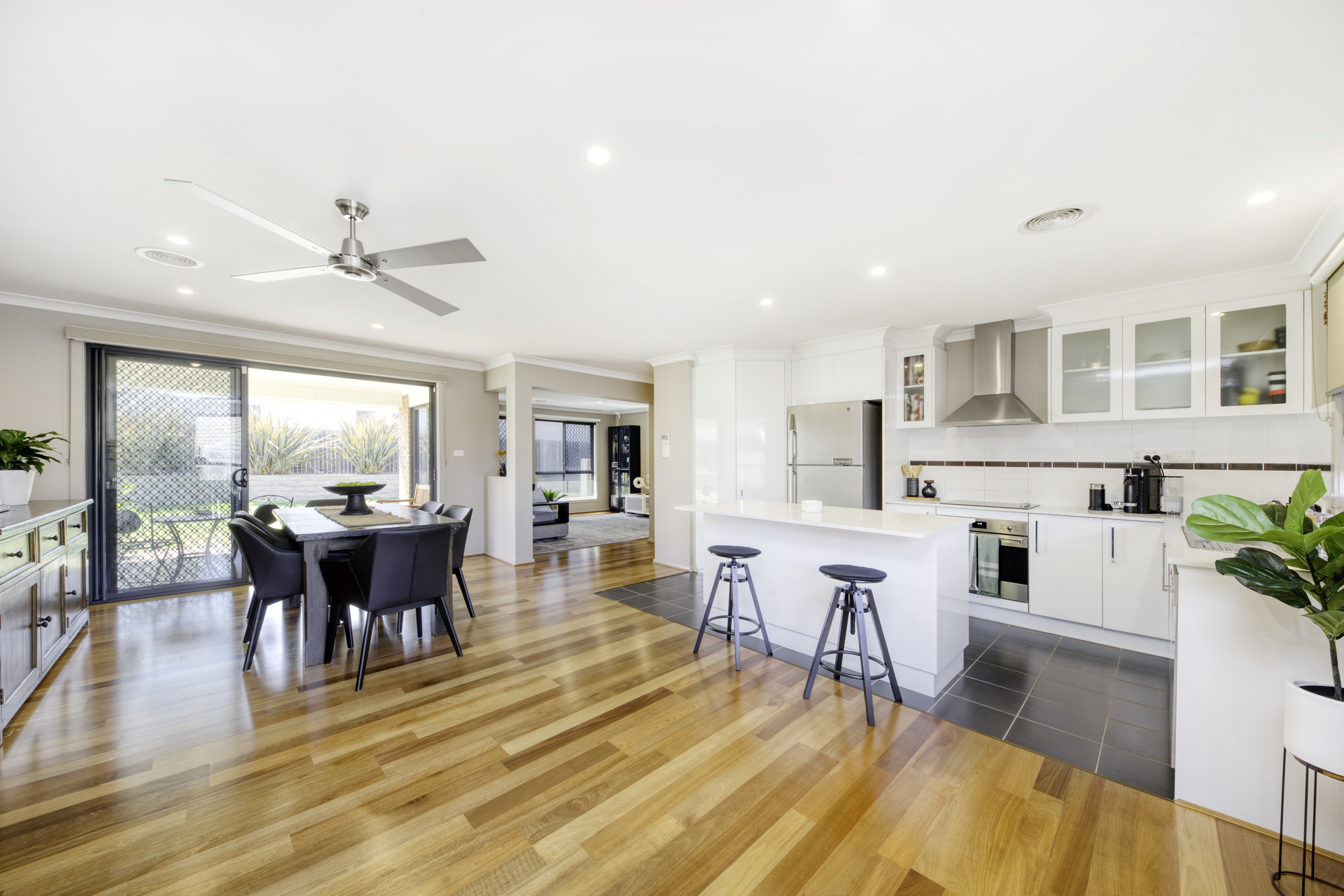 17 Jean Macnamara Street, MACGREGOR ACT 2615, Macgregor - Thumbnail 2
