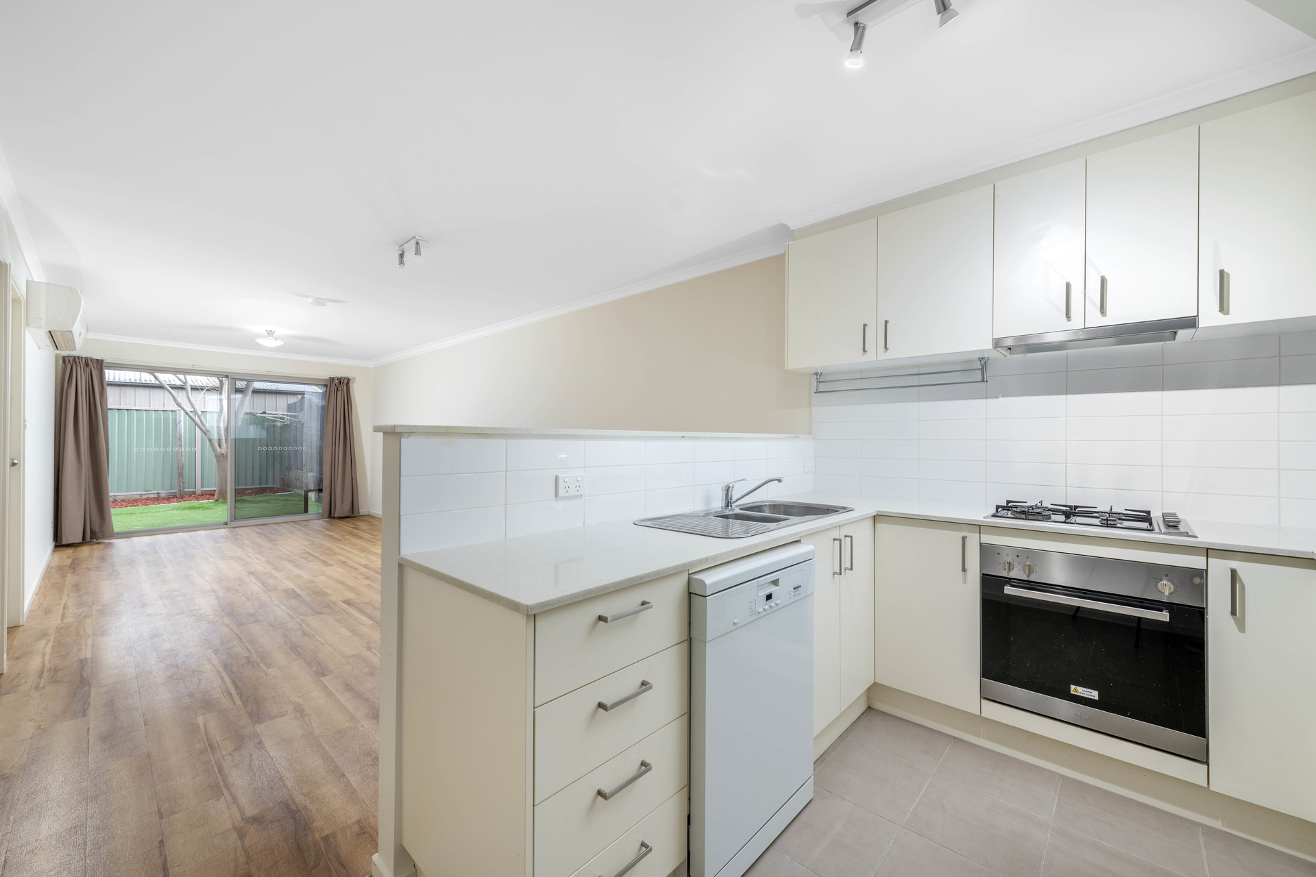 4C Everard Place, KAMBAH ACT 2902, Kambah - Thumbnail 2