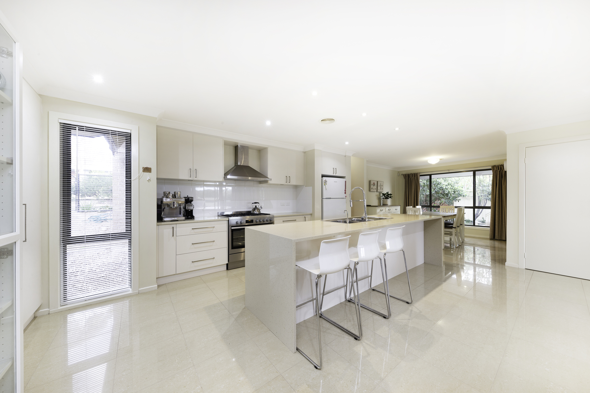 32 Mawson Drive, MAWSON ACT 2607, Mawson - Thumbnail 2