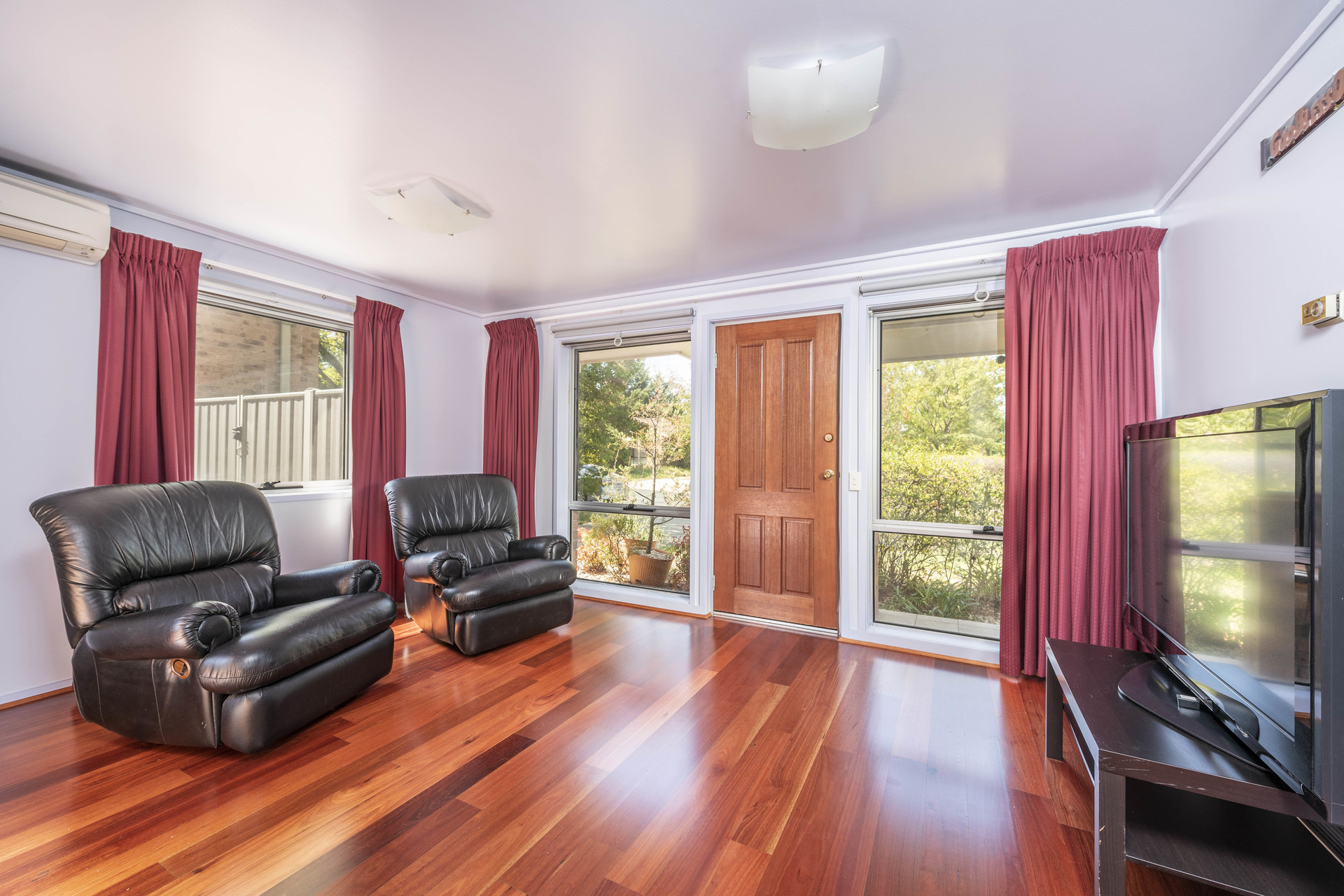 19 Julia Flynn Avenue, ISAACS ACT 2607, Isaacs - Thumbnail 2