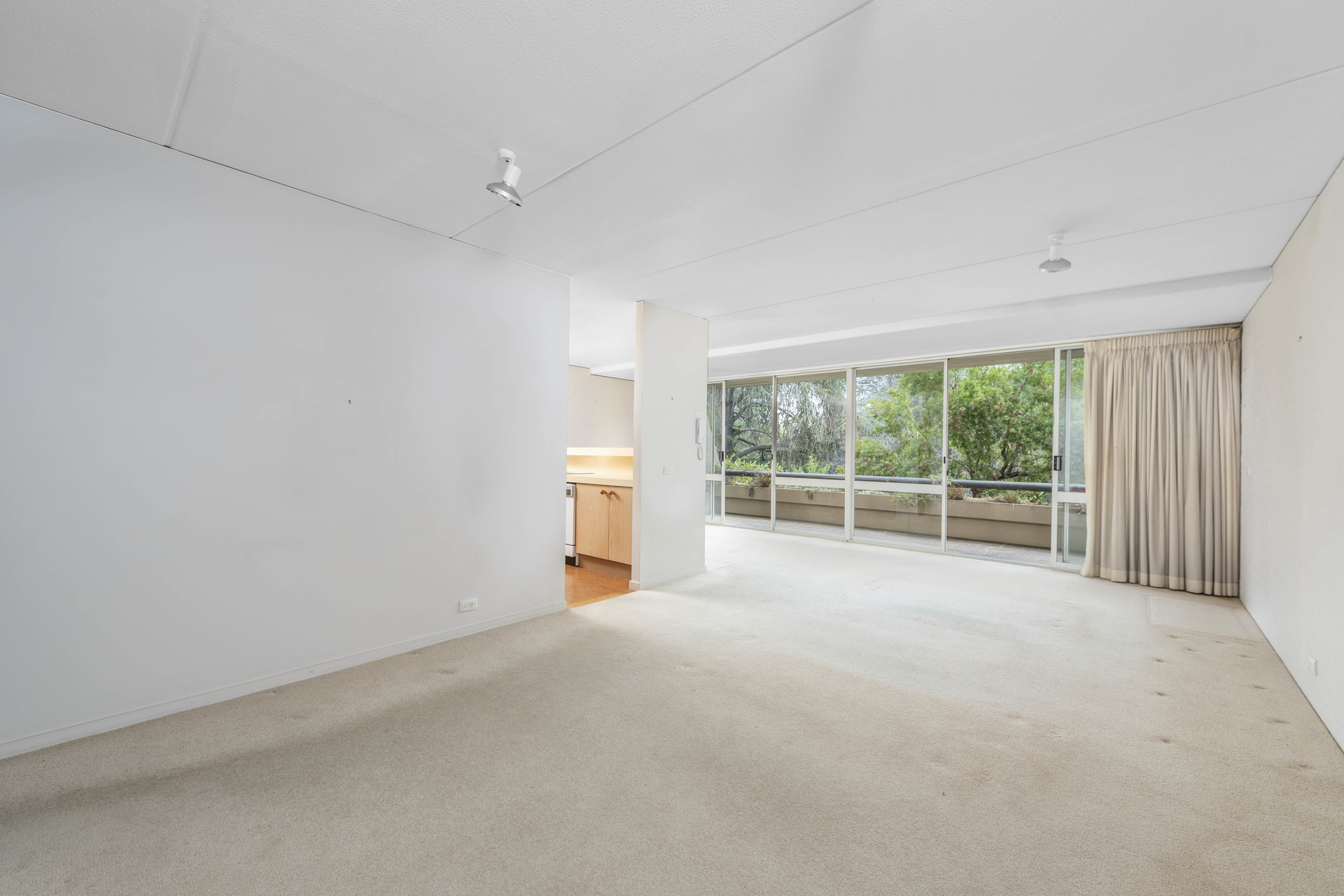 9/18 Currie Crescent, KINGSTON ACT 2604, Kingston - Thumbnail 2