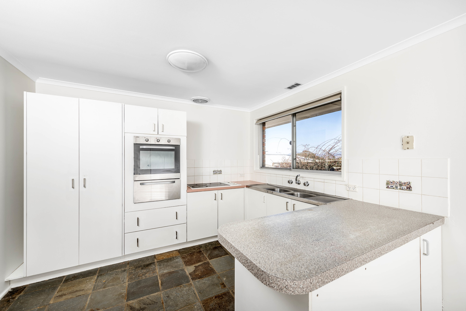 2 Oldfield Circuit, KAMBAH ACT 2902, Kambah - Thumbnail 8