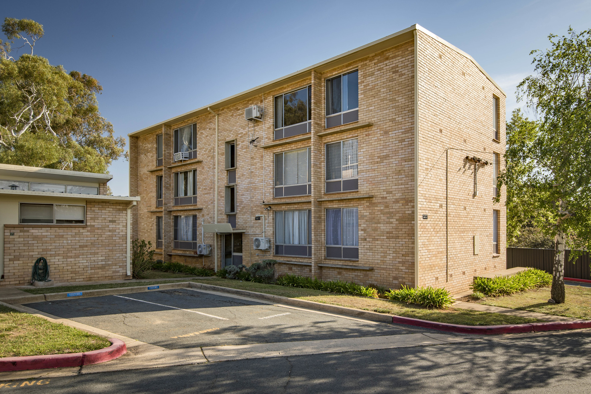 2/141 Carruthers Street, CURTIN ACT 2605, Curtin - Thumbnail 3
