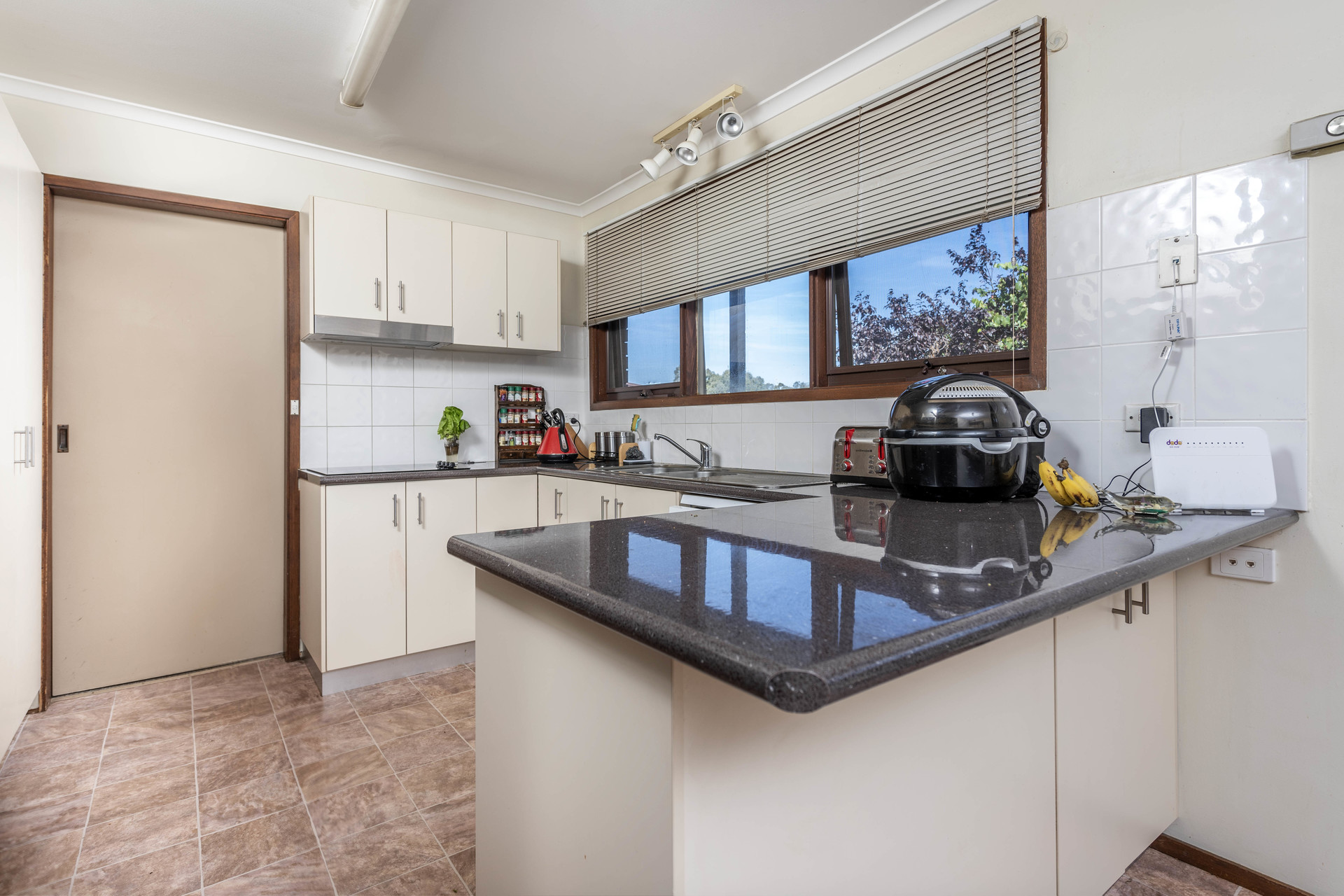 5 Adamson Crescent, Wanniassa ACT 2903, Wanniassa - Thumbnail 3