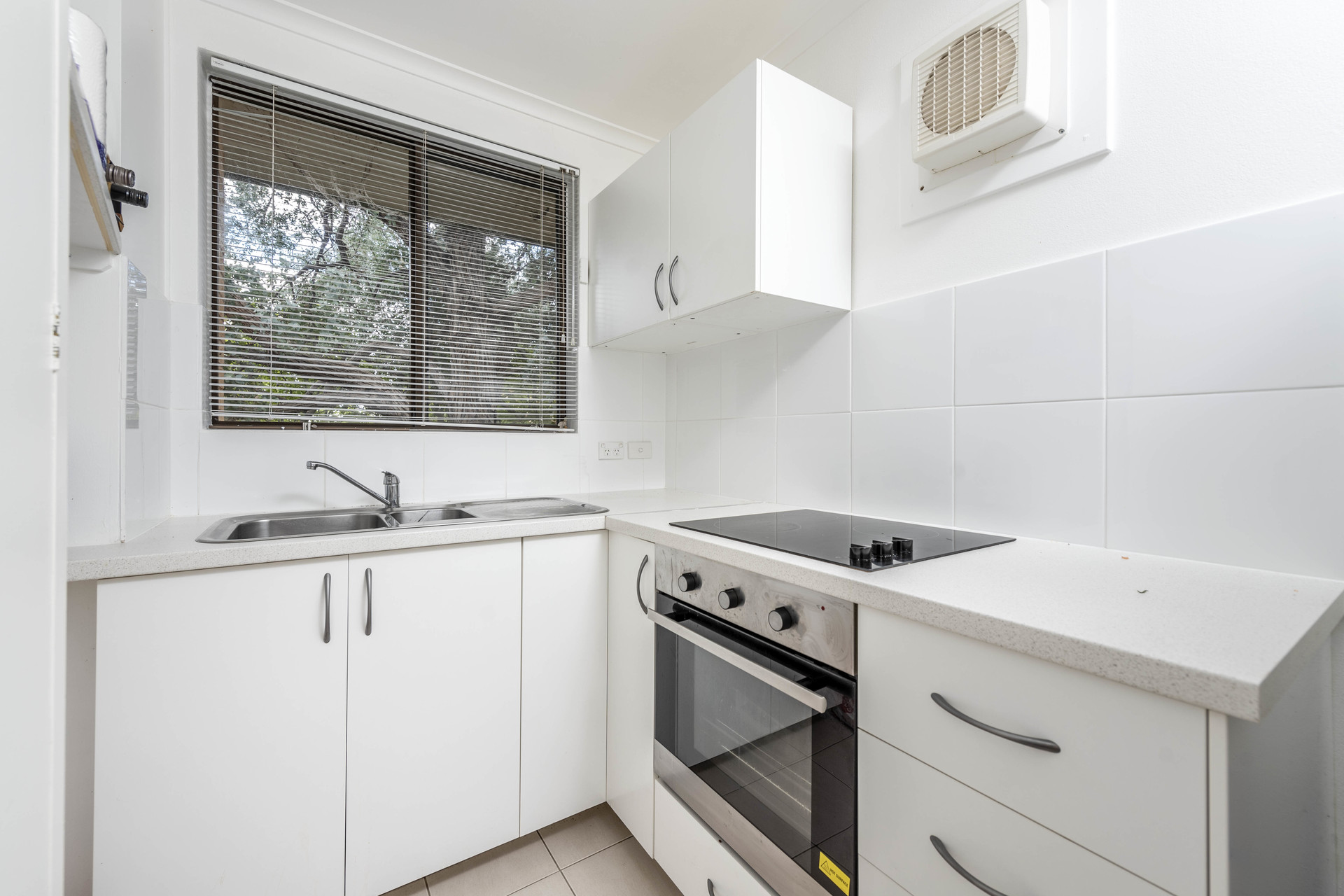 3/12 Walsh Place, Curtin ACT 2605, Curtin - Thumbnail 2