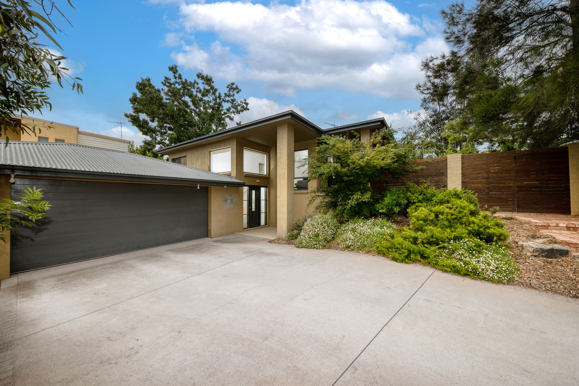 15 Willcock Place, Curtin ACT 2605, Curtin - Thumbnail 2