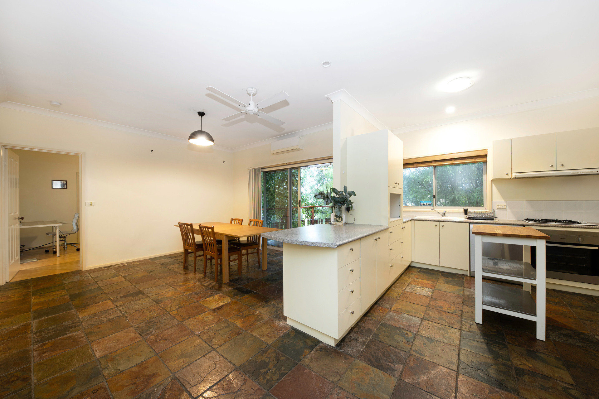 18B Willcock Place, Curtin ACT 2605, Curtin - Thumbnail 4