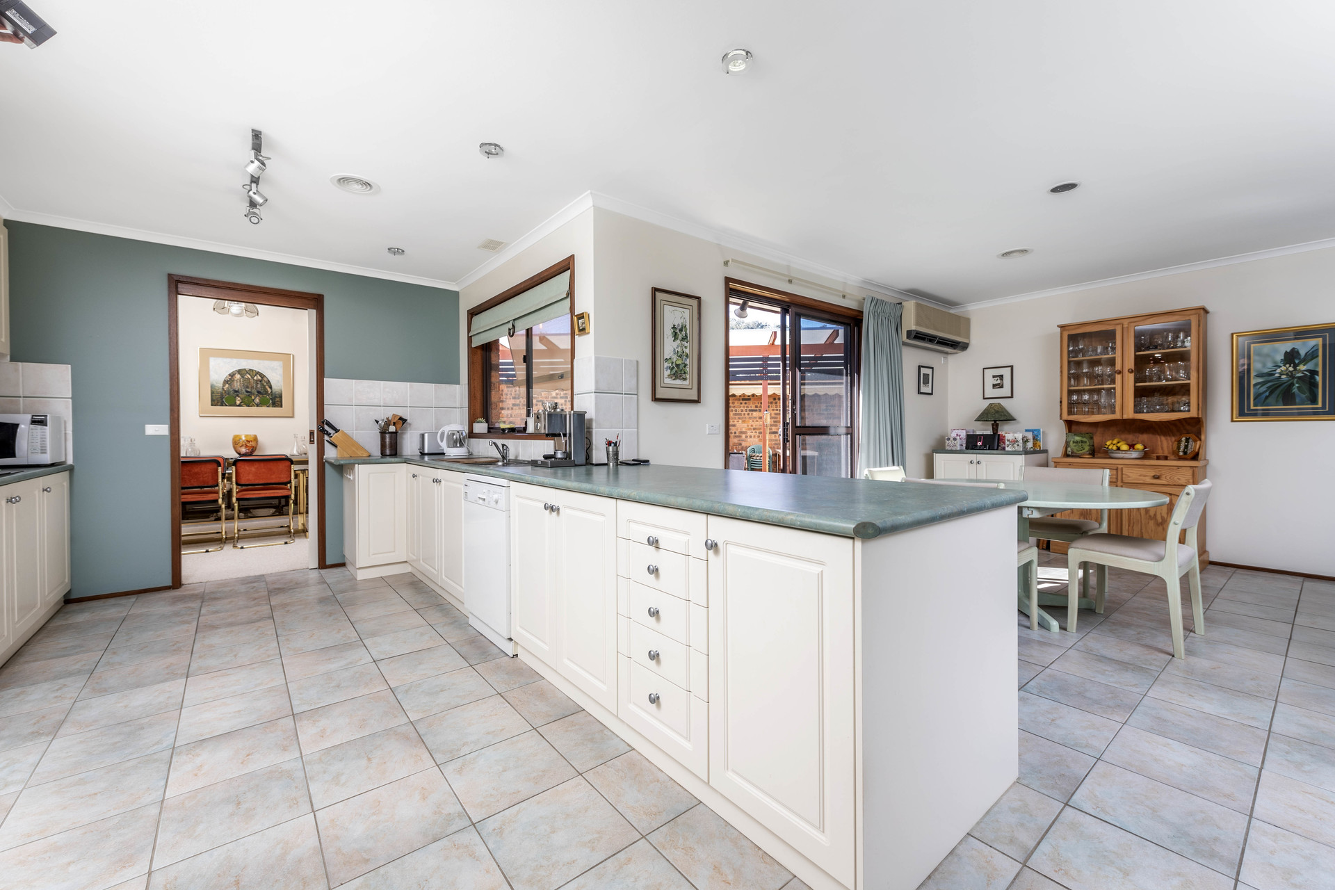 44 Chataway Crescent, Fadden ACT 2904, Fadden - Thumbnail 5