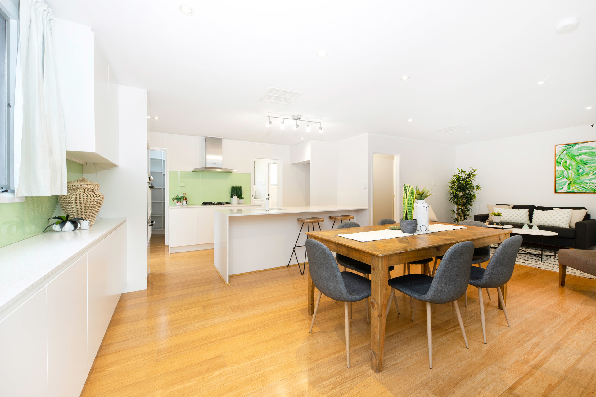 2 Thorn Place, Curtin ACT 2605, Curtin - Thumbnail 4