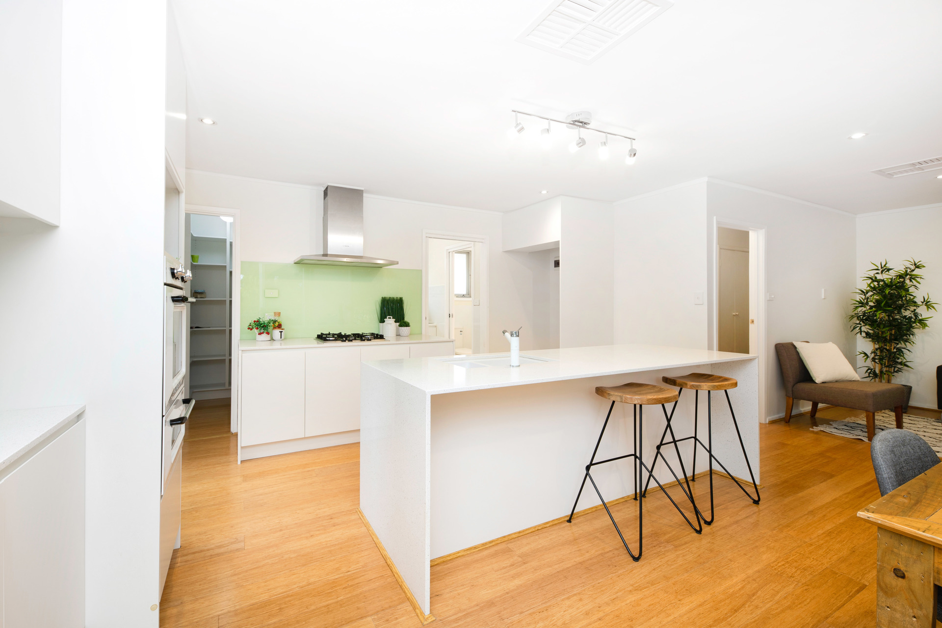 2 Thorn Place, Curtin ACT 2605, Curtin - Thumbnail 5