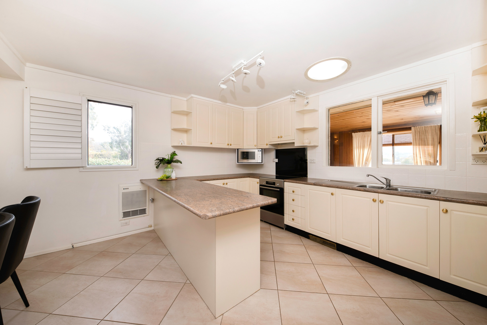 15 St Clair Place, Lyons ACT 2606, Lyons - Thumbnail 2