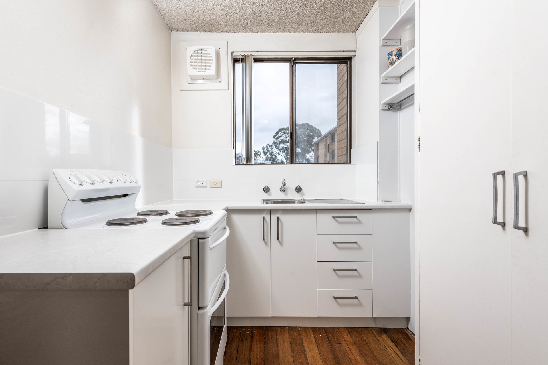 2/16 Walsh Place, Curtin ACT 2605, Curtin - Thumbnail 2
