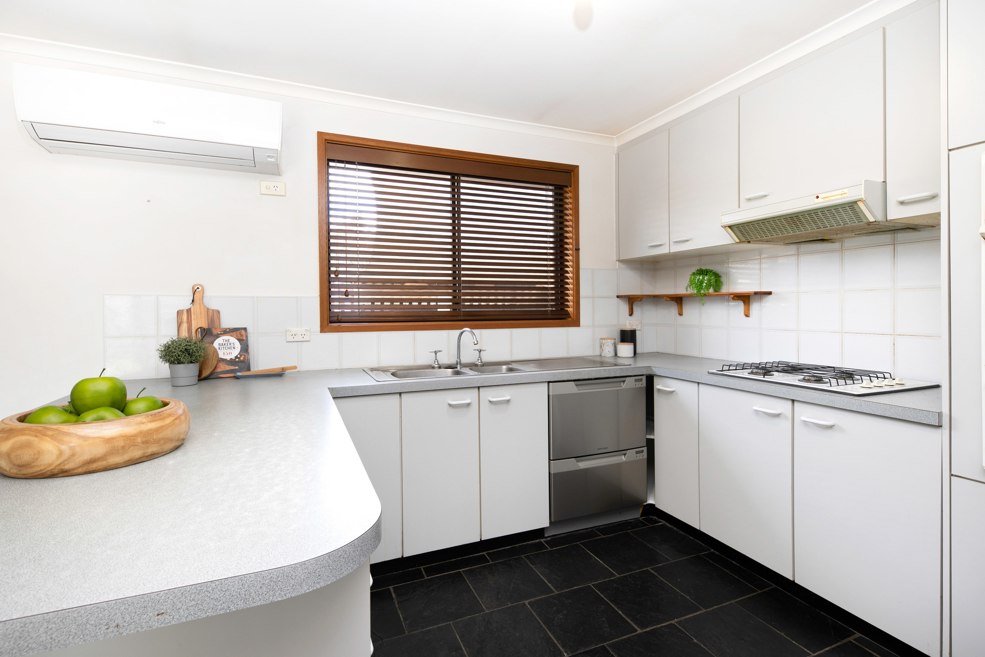 31 Ironbark Crescent, Banks ACT 2906, Banks - Thumbnail 7