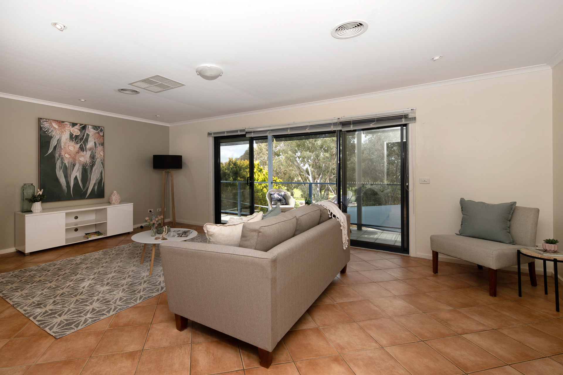 48 Southwell Street, Weetangera ACT 2614, Weetangera - Thumbnail 4