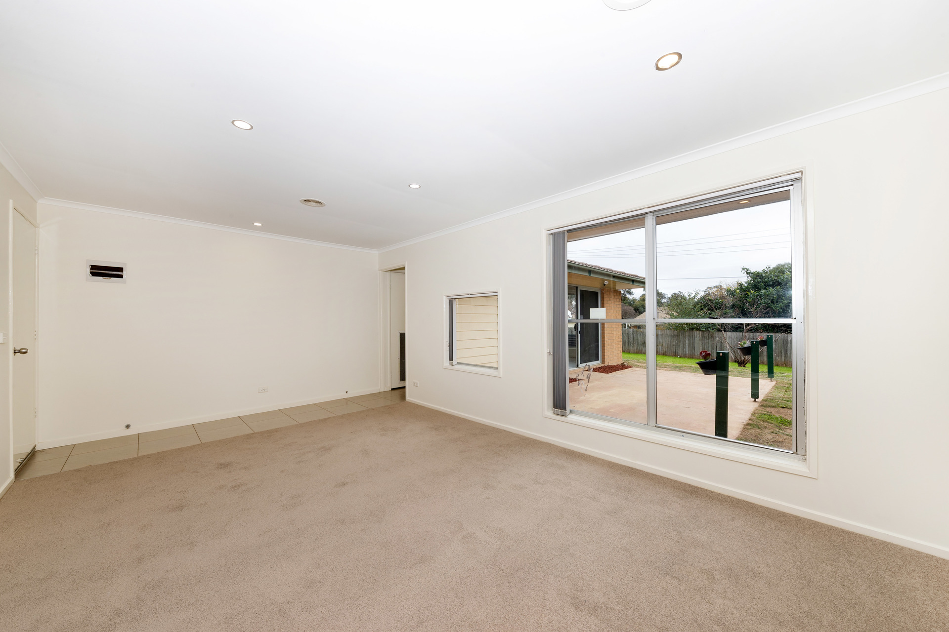 22 Whittell Crescent, Florey ACT 2615, Florey - Thumbnail 4