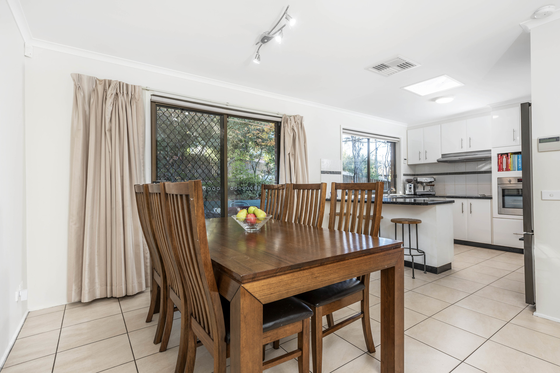 6 Crampton Place, Fadden ACT 2904, Fadden - Thumbnail 7