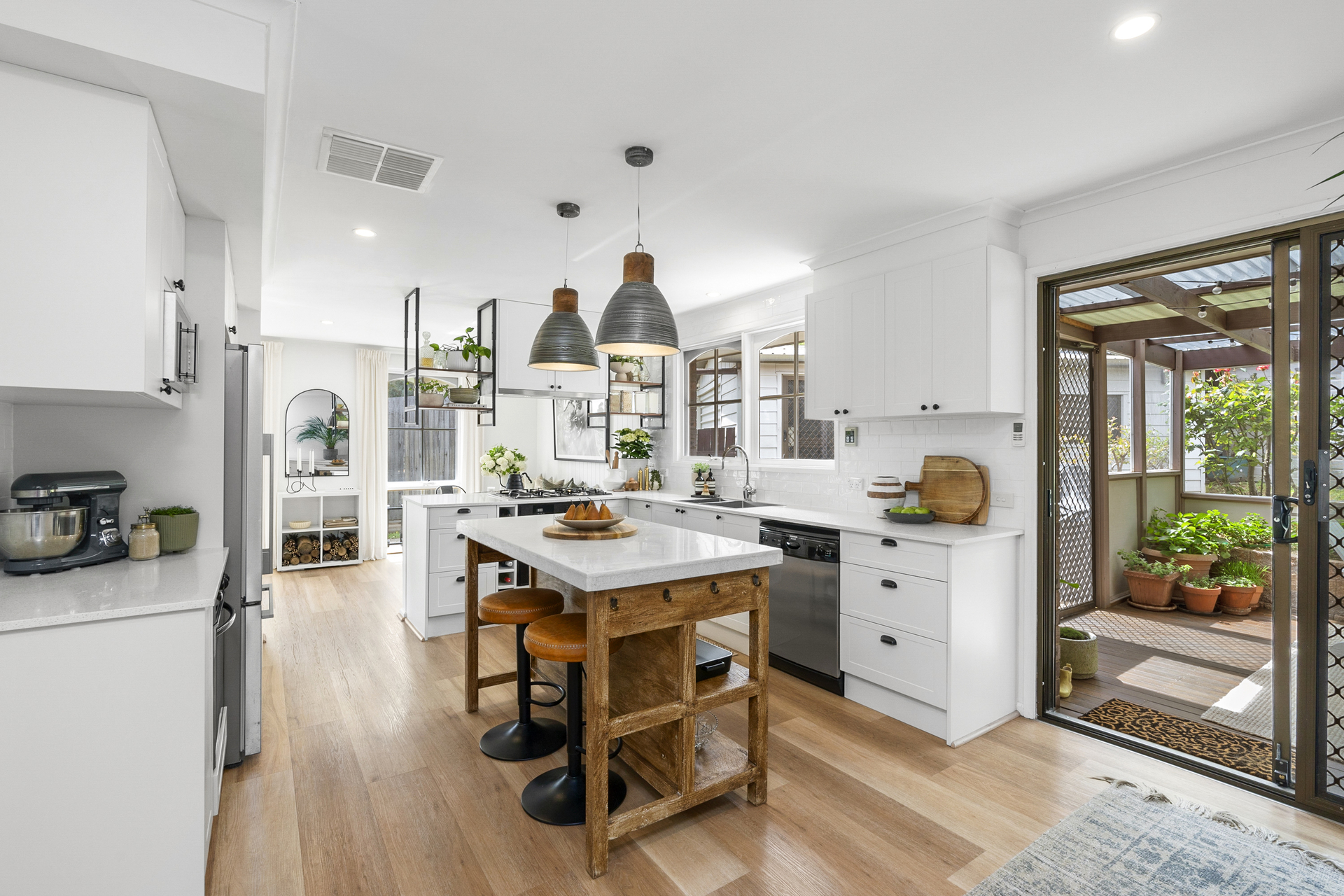 18 Cuthbert Circuit, Wanniassa ACT 2903, Wanniassa - Thumbnail 2