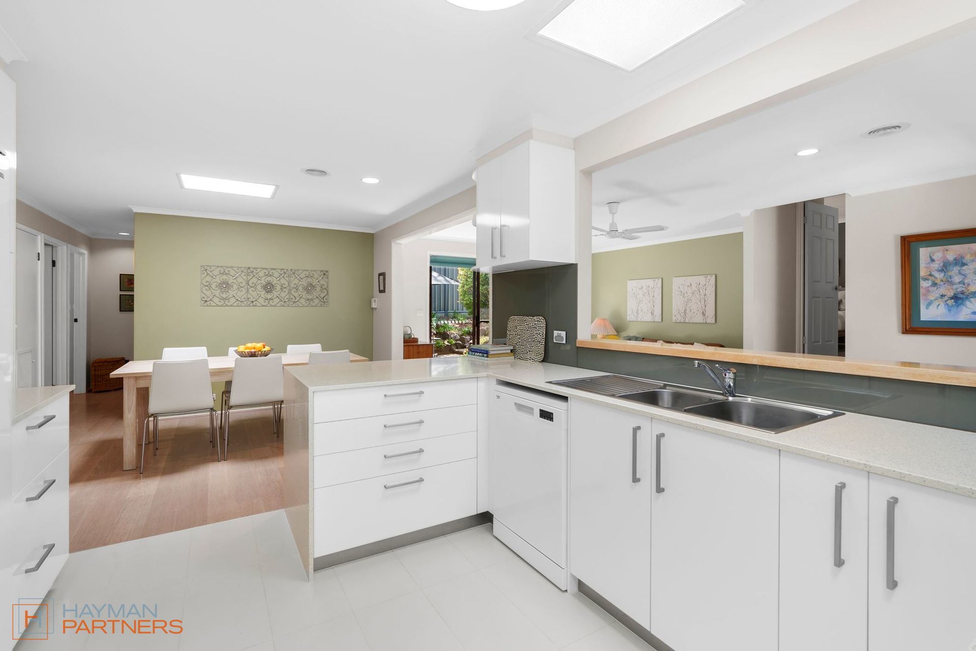 8 Payne Place, Fadden ACT 2904, Fadden - Thumbnail 2
