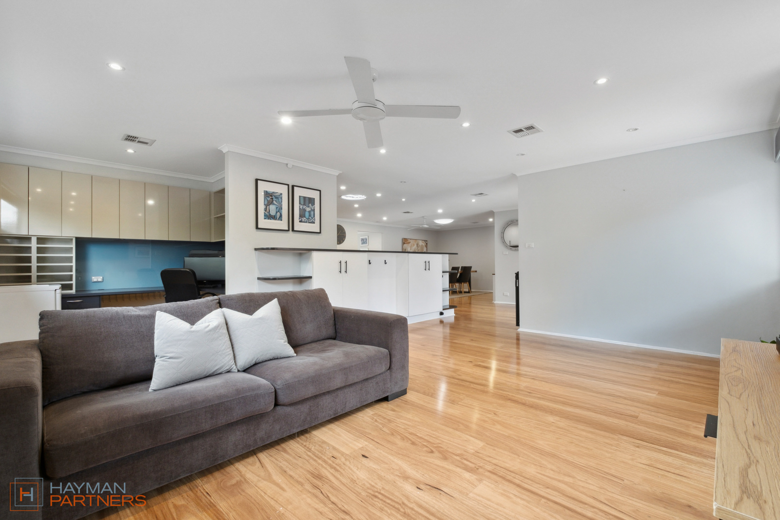 16 Ogden Close, Fadden ACT 2904, Fadden - Thumbnail 2