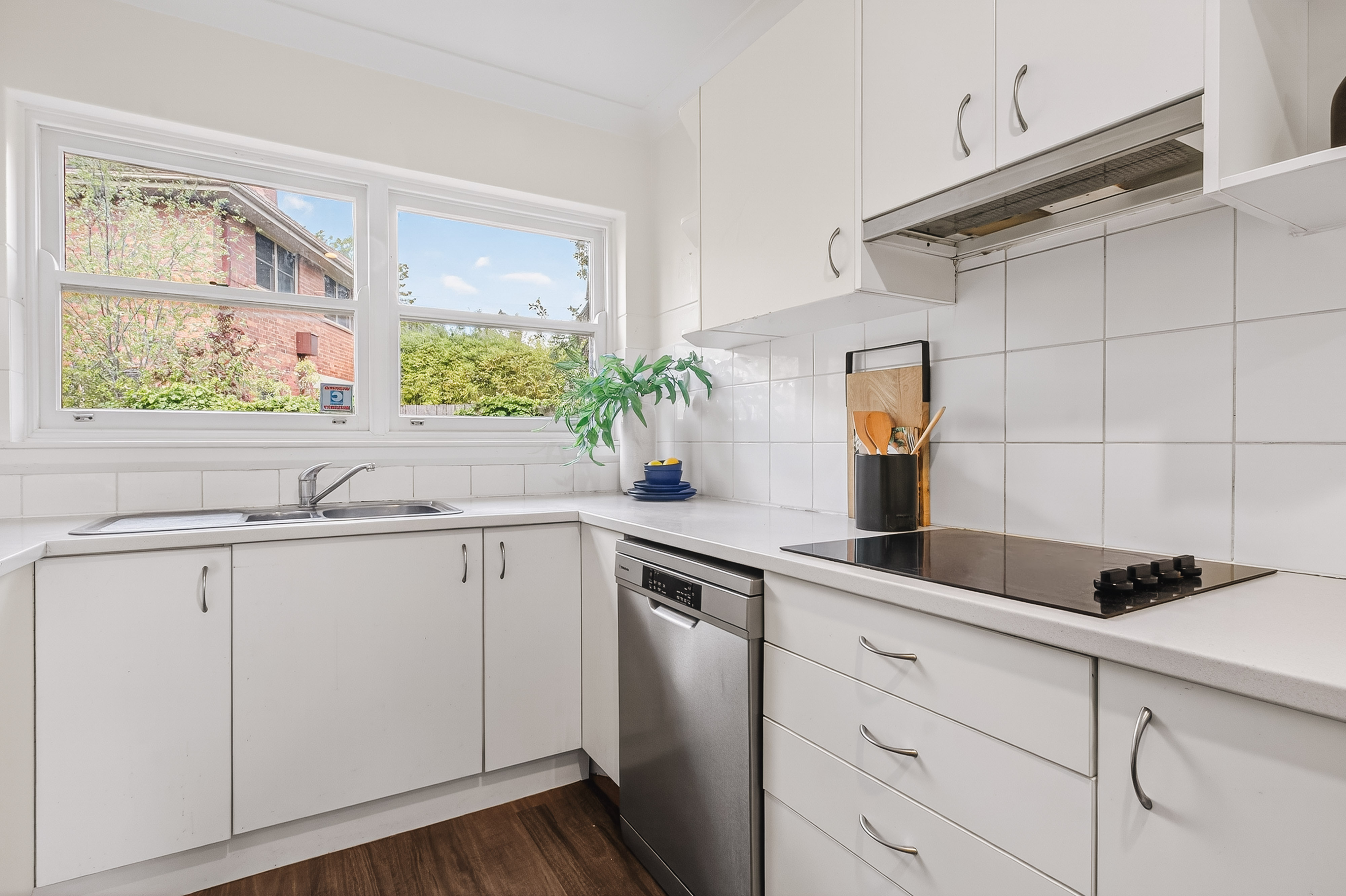136 Strickland Crescent, Deakin ACT 2600, Deakin - Thumbnail 4