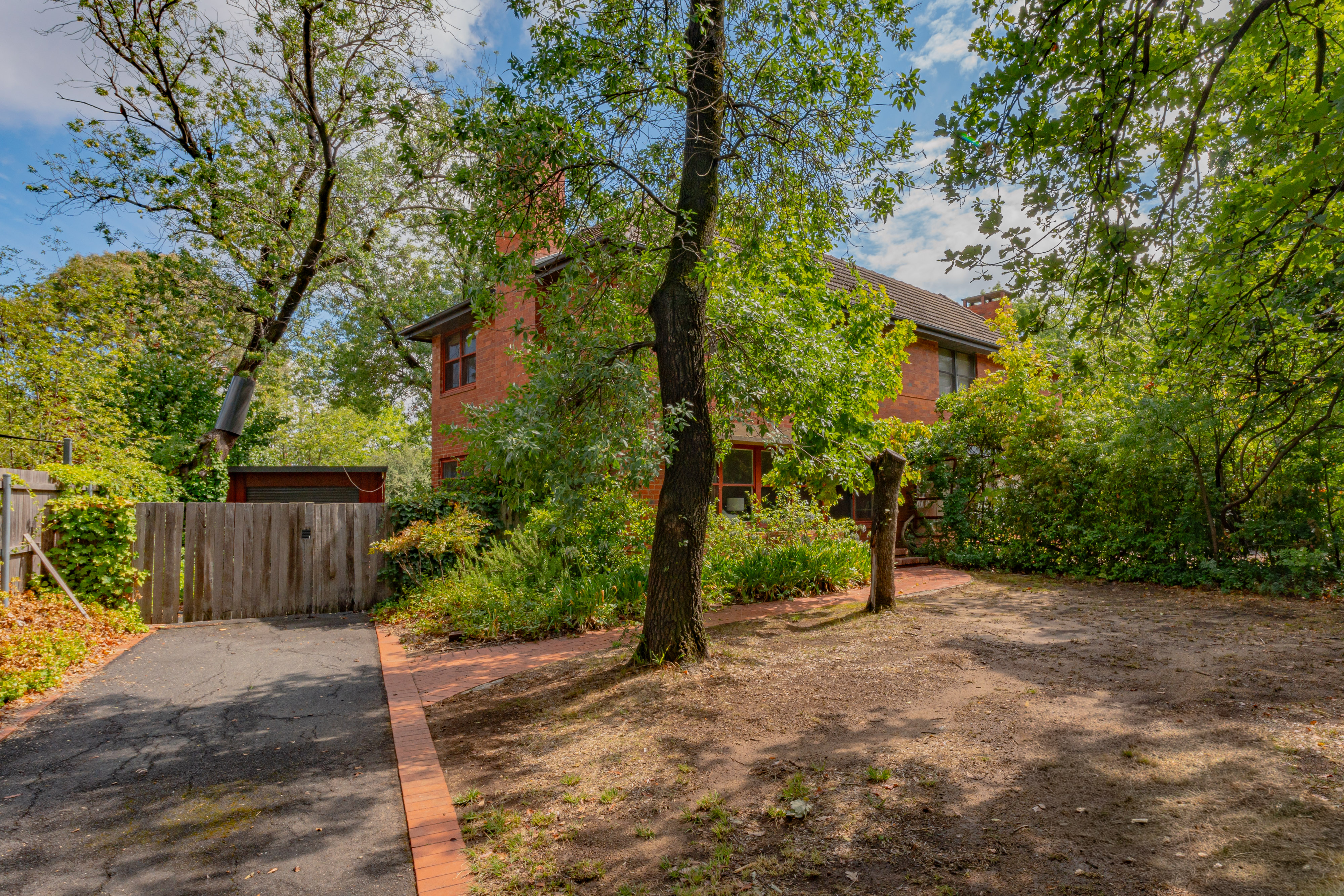 136 Strickland Crescent, Deakin ACT 2600, Deakin - Thumbnail 2