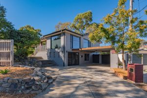 2 Hutchison Crescent, Kambah, ACT 2902