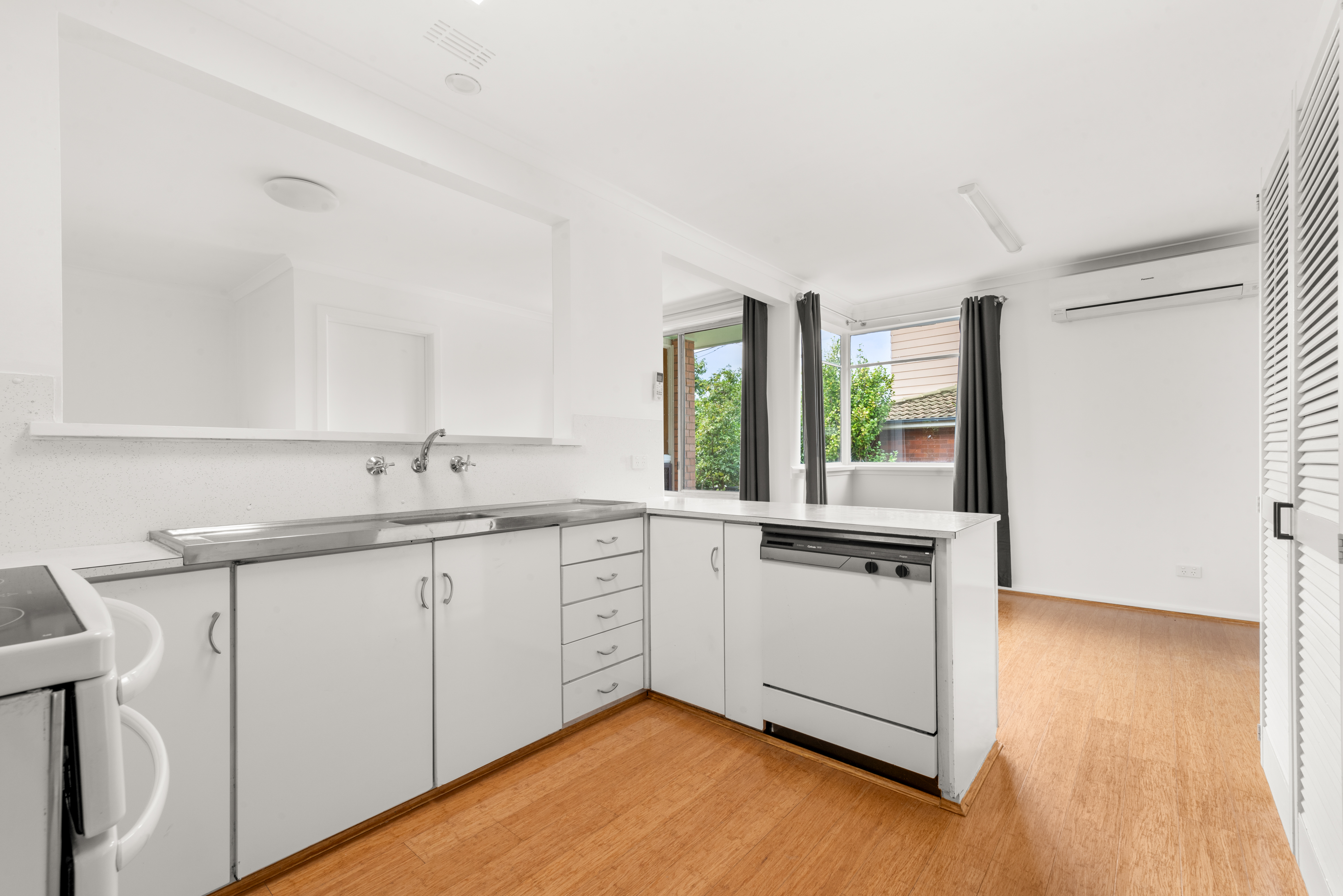 28 Kidston Crescent, Curtin ACT 2605, Curtin - Thumbnail 6