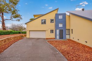 2/13 Jensen Street, Hughes, ACT 2605